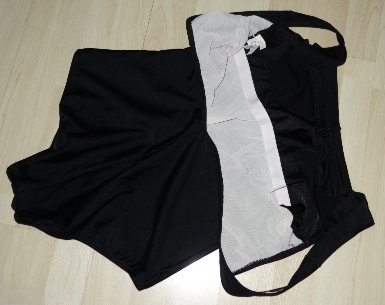 Badeanzug, G, Schwarz, Gr. 42 Cup B, Biesen !!!