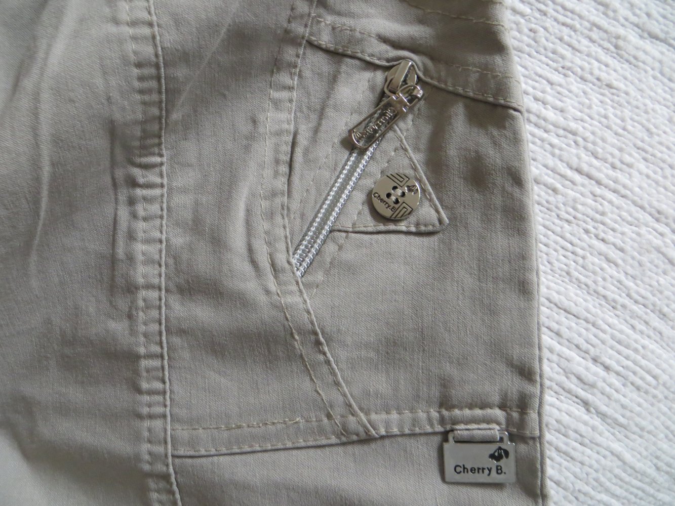 beige Cherry.B-Jeans   Dehn-Bundweite 31cm,  Innenbeinlänge 64cm, Fußweite 17cm    