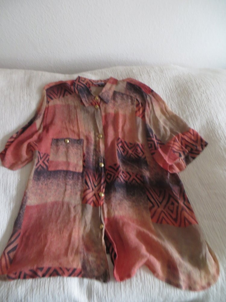 Huke Mode collection int.: kurzärmelige Bluse, Gr 46   Schulterweite 48 cm, Länge 72 cm  55% Viscose, 45% Acetat