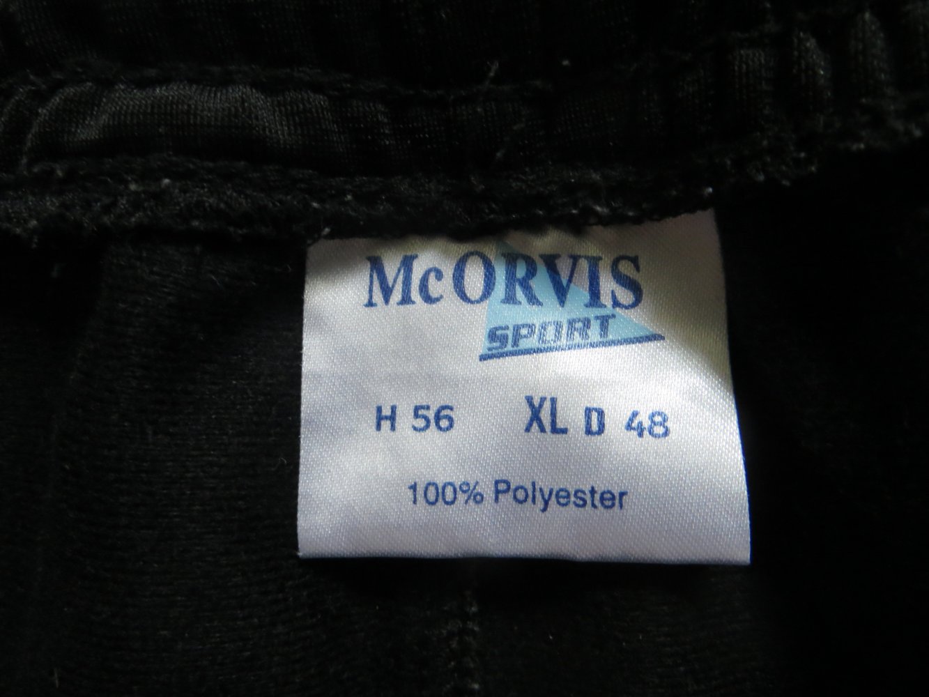 Mc Orvis: schwarze Jogginghose Gr.XL 48  mit weißen Streifen und Knopfleisten beide Beine   