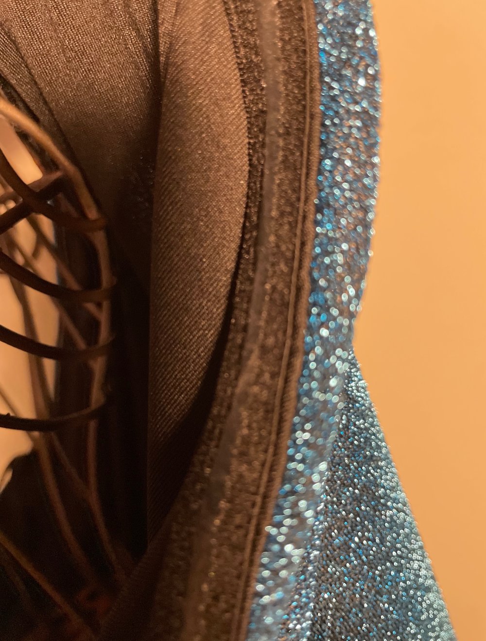 Schulterfreies Blaues Glitzer Kleid