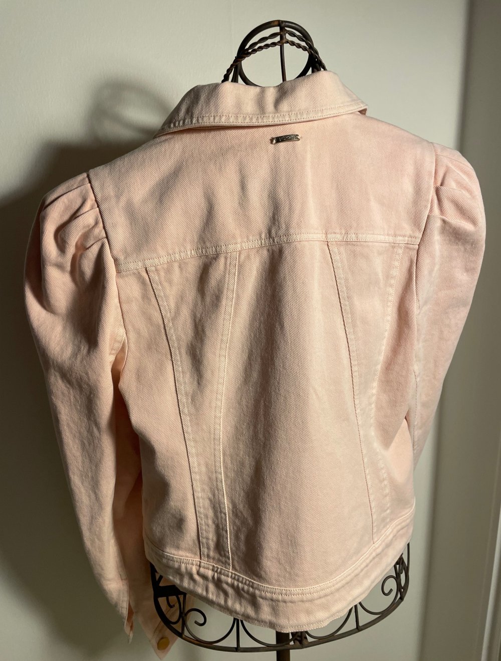 Neue Jeansjacke in zart-rosa