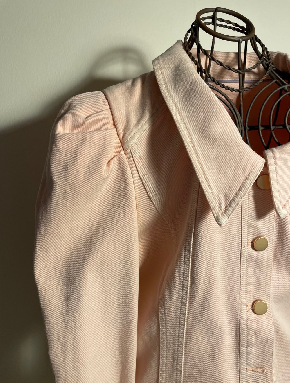 Neue Jeansjacke in zart-rosa