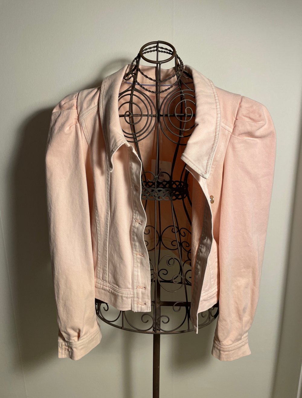 Neue Jeansjacke in zart-rosa