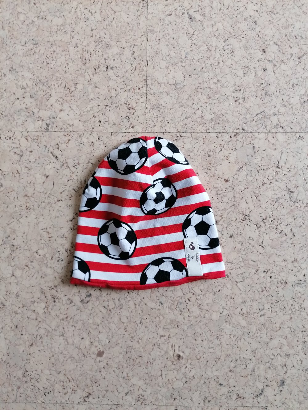 Baby-Mütze, handmade, Fußball, neu