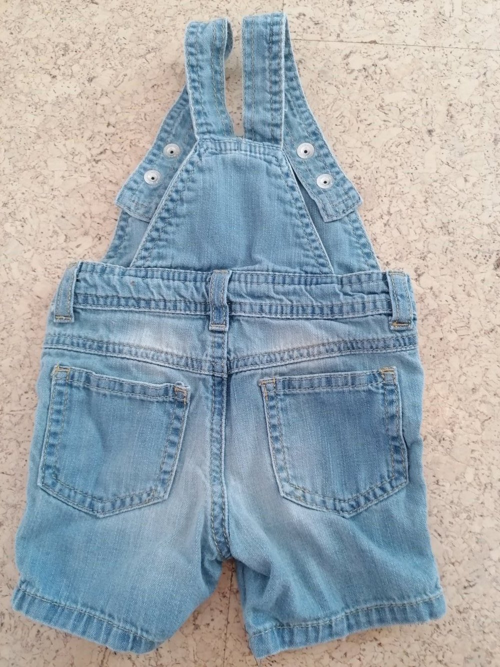 kurze Latzhose, Gr. 62, Jeans, Benetton