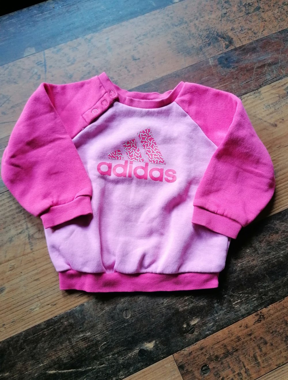 Schicker Jogginganzug von Adidas, Gr. 80