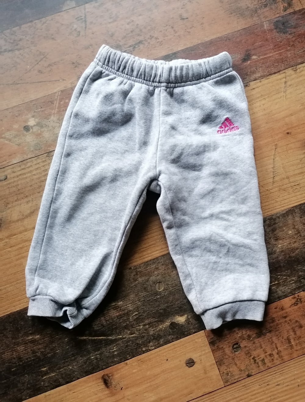 Schicker Jogginganzug von Adidas, Gr. 80