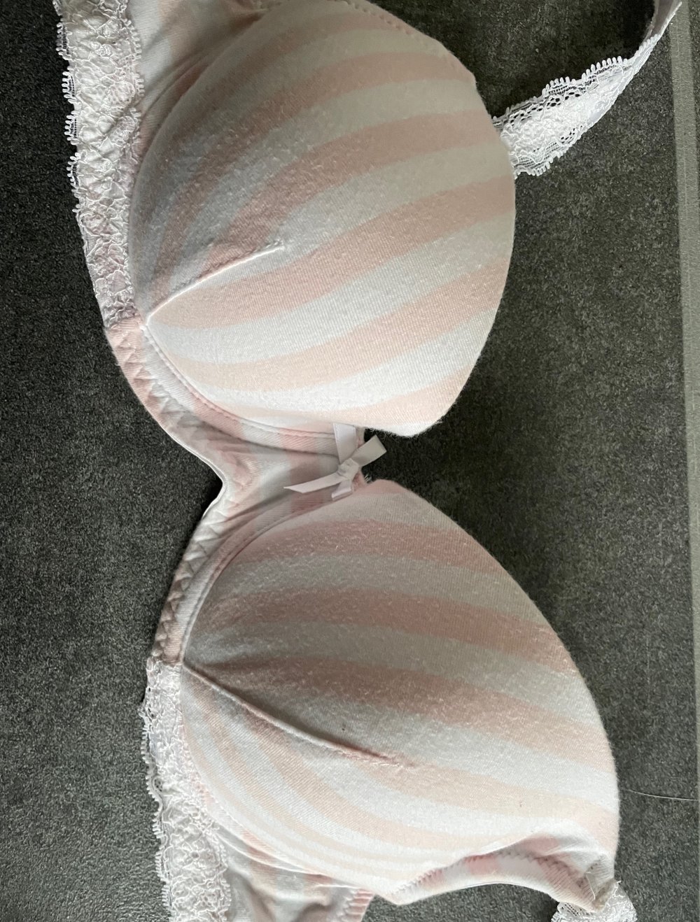 Romantischer BH, weiß-rosa mit weißer Spitze