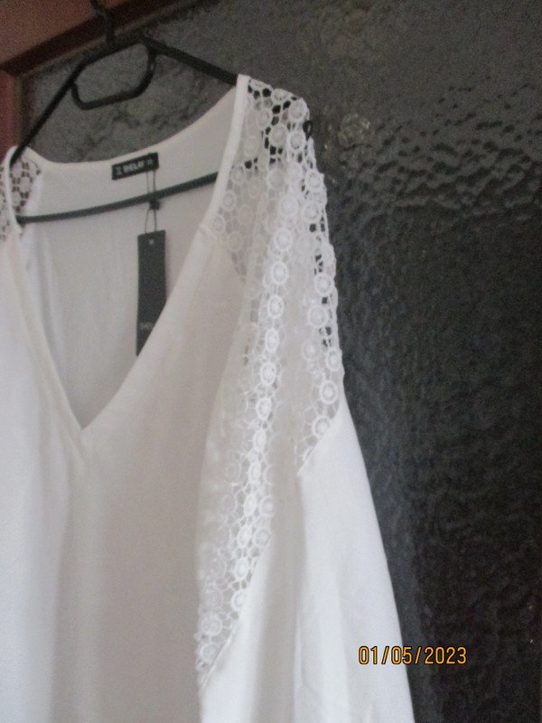damen oberteil weiß gr. 3xl eher eine gr. 46 mit etikett 