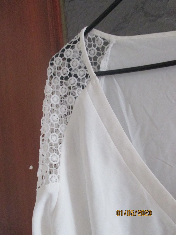 damen oberteil weiß gr. 3xl eher eine gr. 46 mit etikett 