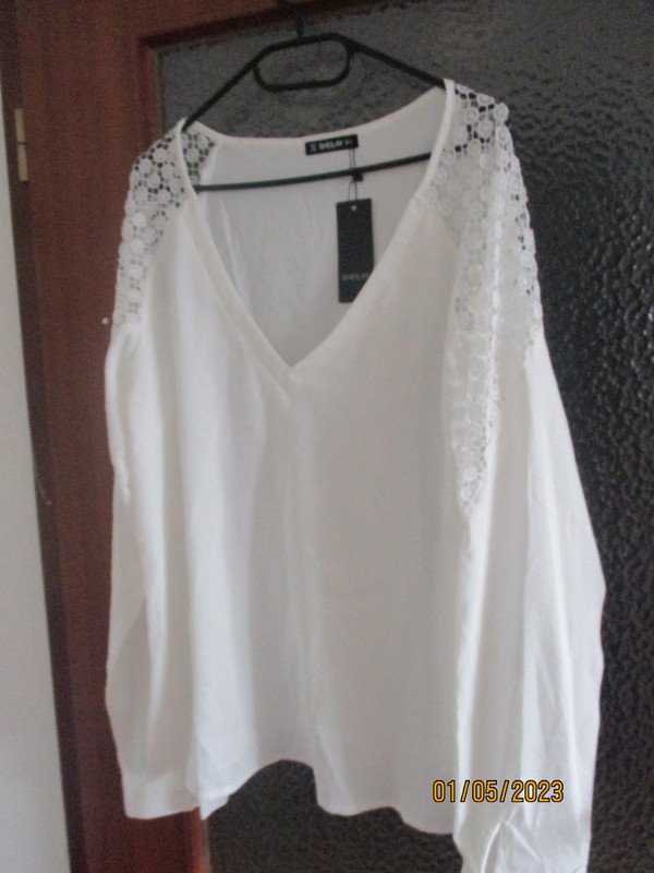 damen oberteil weiß gr. 3xl eher eine gr. 46 mit etikett 