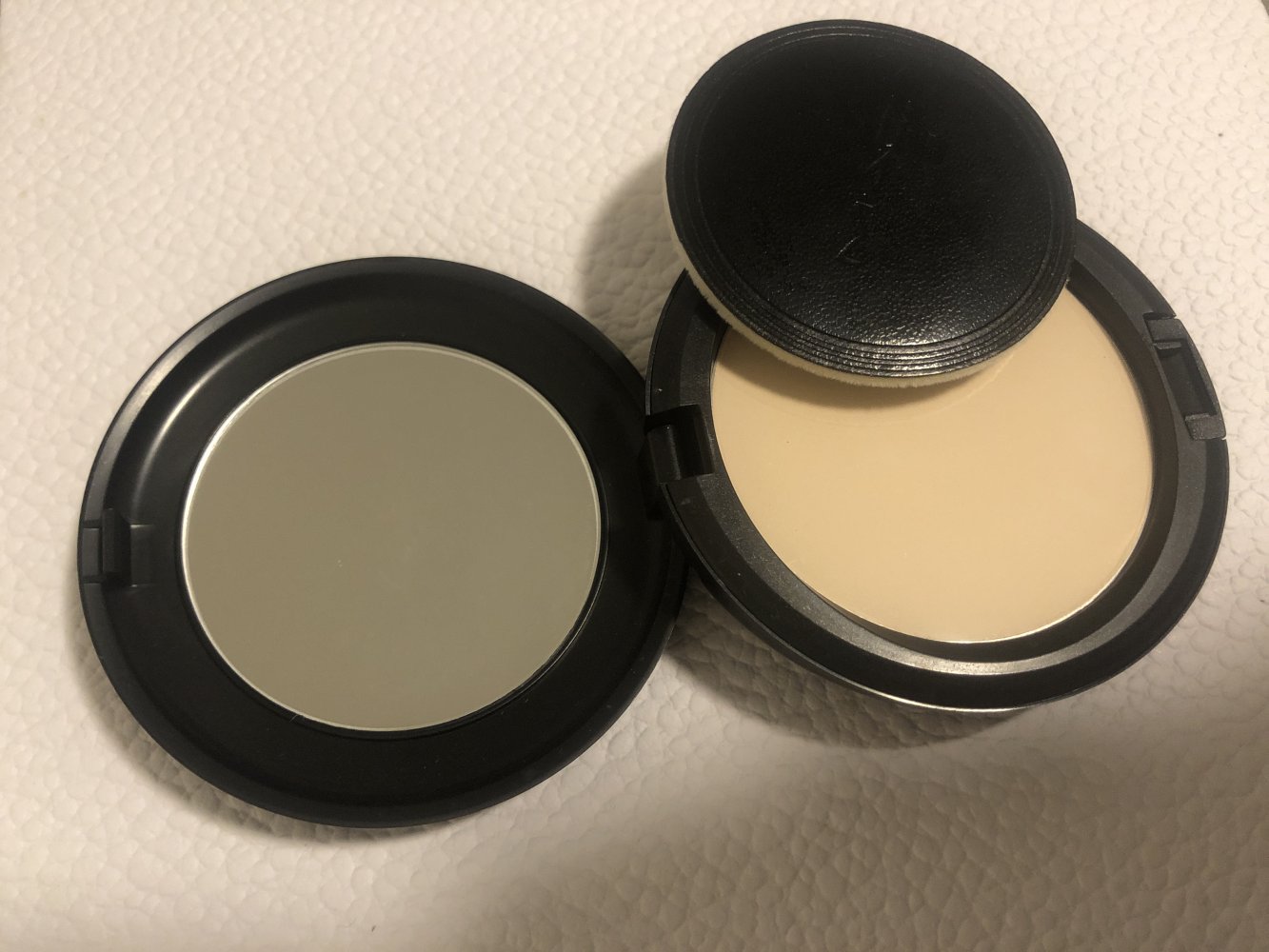 MAC selected sheer pressed Powder 