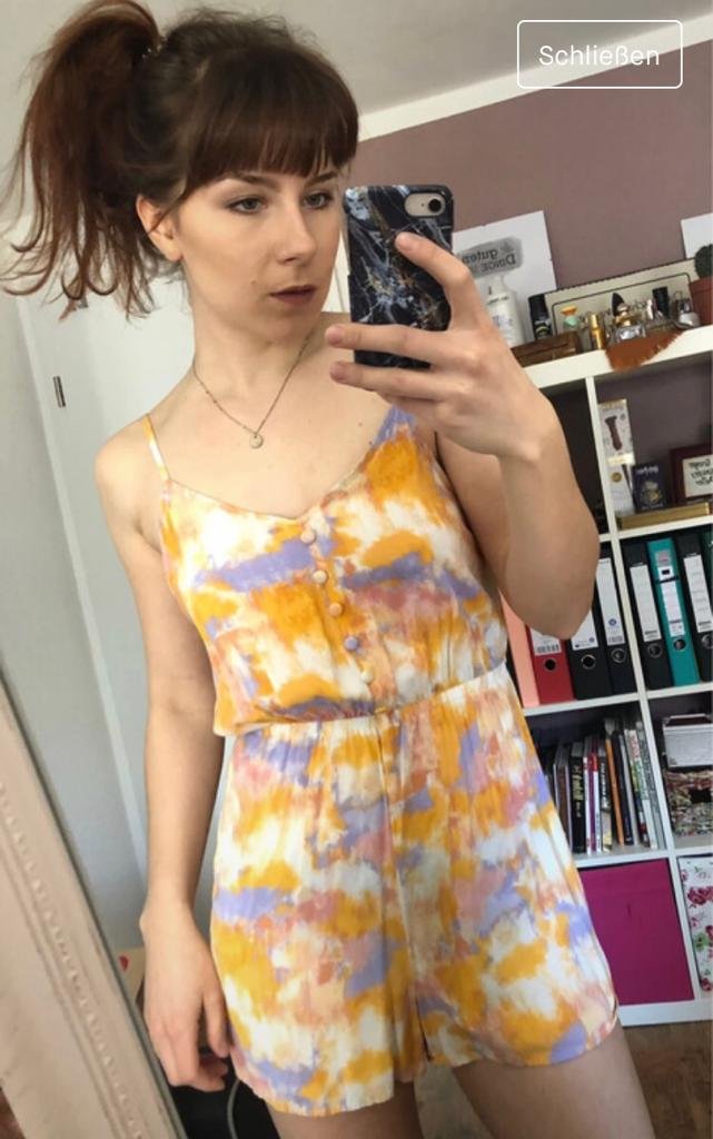 bunter kurzer Sommerjumpsuit