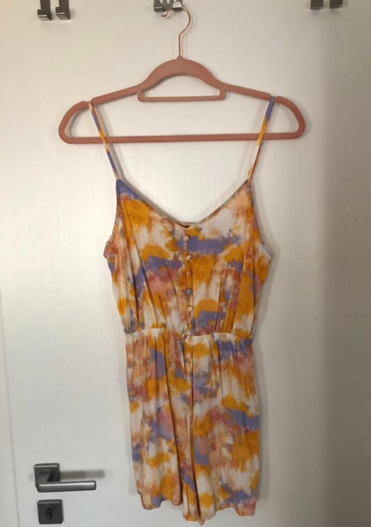 bunter kurzer Sommerjumpsuit