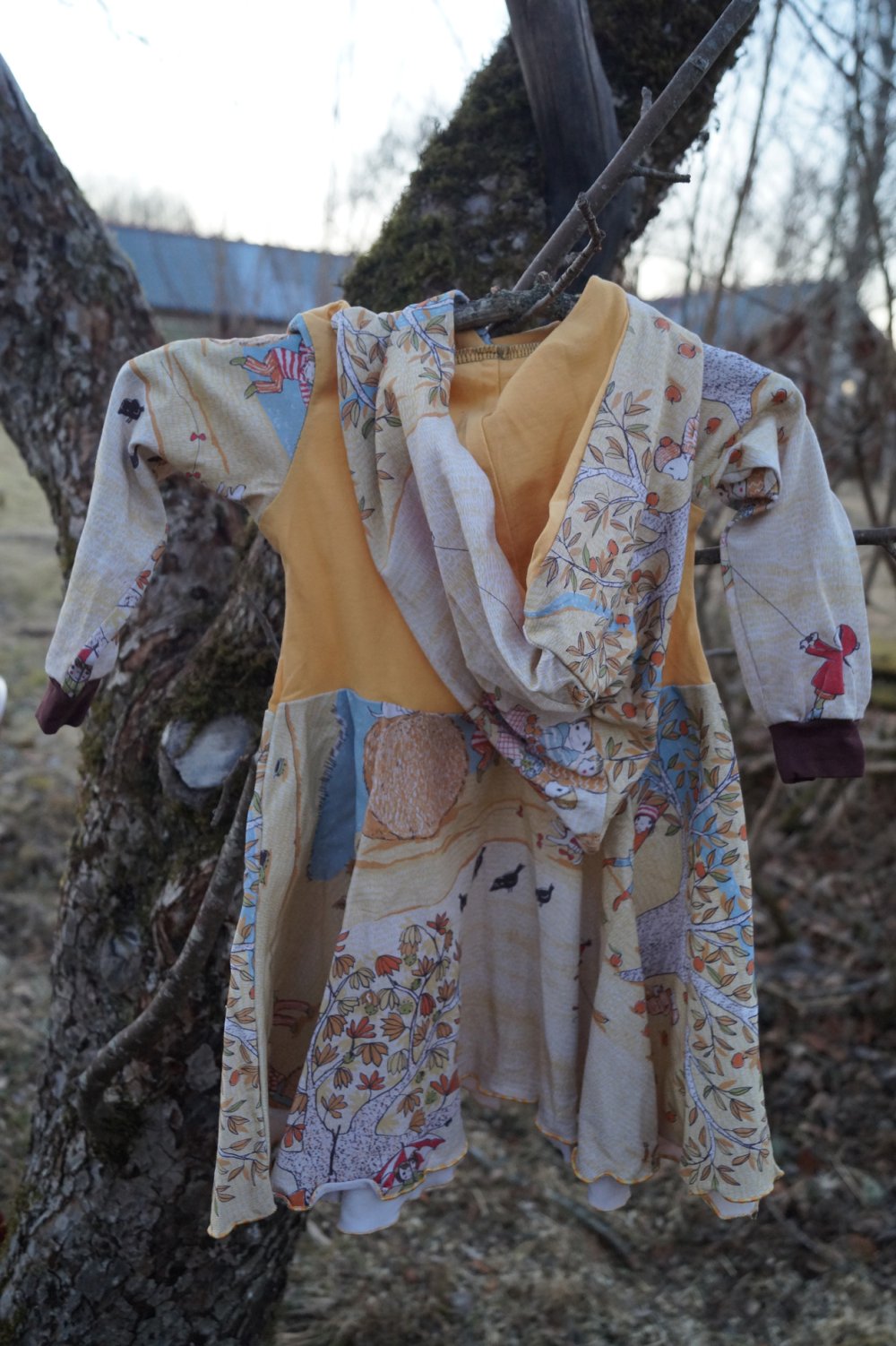 Kapuzenkleid Drehkleid Kleid mit Drehrock Zipfelkapuze Gr. 86 92 98 mitwachsend