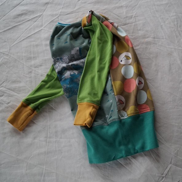 windelfrei geeignetes mitwachsenden Wendeshirt egal wie rum anziehen aus kbA Baumwolle