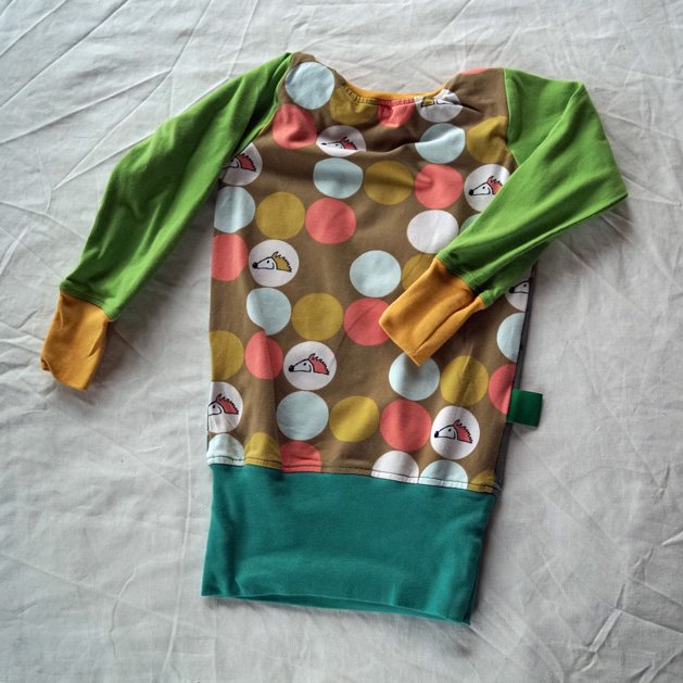 windelfrei geeignetes mitwachsenden Wendeshirt egal wie rum anziehen aus kbA Baumwolle