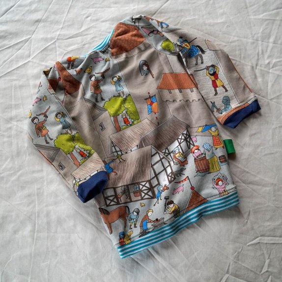 Wendeshirt aus kbA Baumwolle mit Burgenleben-Druck Langarm-Shirt ohne vorn und hinten egal wie rum anziehen Gr. 80 86