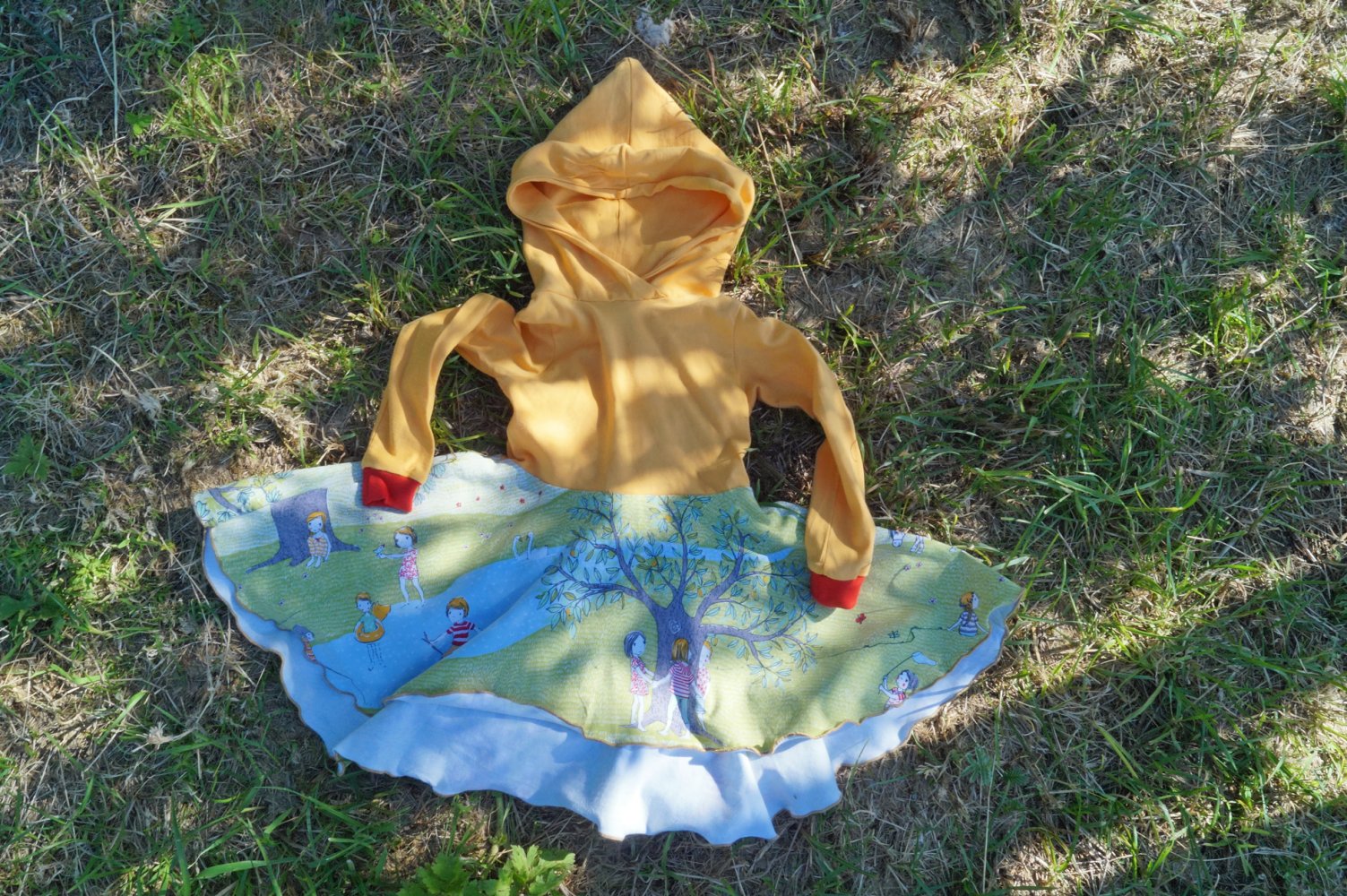 Vokuhila Kleid mit Zipfelkapuze Rock dreht sich Gr. 80 85