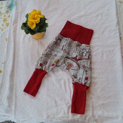 Set Erstlingsmützchen und Pumphose aus kbA Baumwolle Hose mit Mütze Mützchen Hose mitwachsend Gr. 50 56 evtl. auch 62 und 68