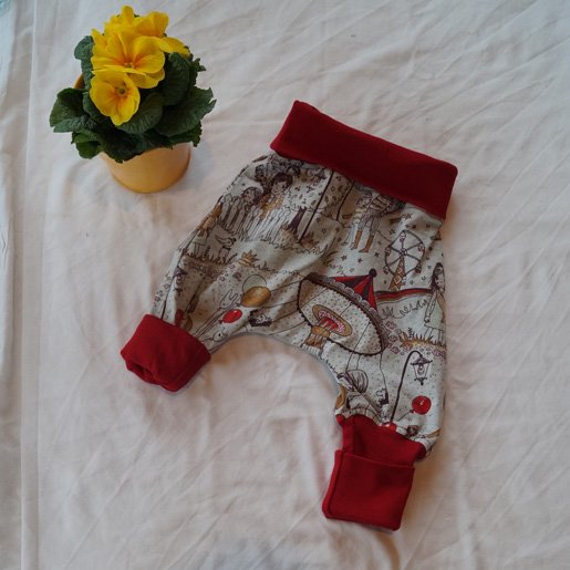 Set Erstlingsmützchen und Pumphose aus kbA Baumwolle Hose mit Mütze Mützchen Hose mitwachsend Gr. 50 56 evtl. auch 62 und 68