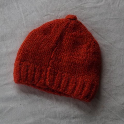 handgestricktes Erstlingsmützchen aus Alpaka Wolle Mütze für das Neugeborene