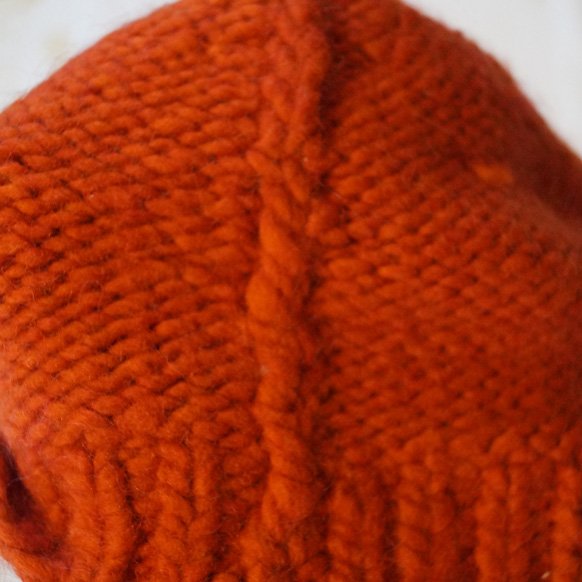 handgestricktes Erstlingsmützchen aus Alpaka Wolle Mütze für das Neugeborene