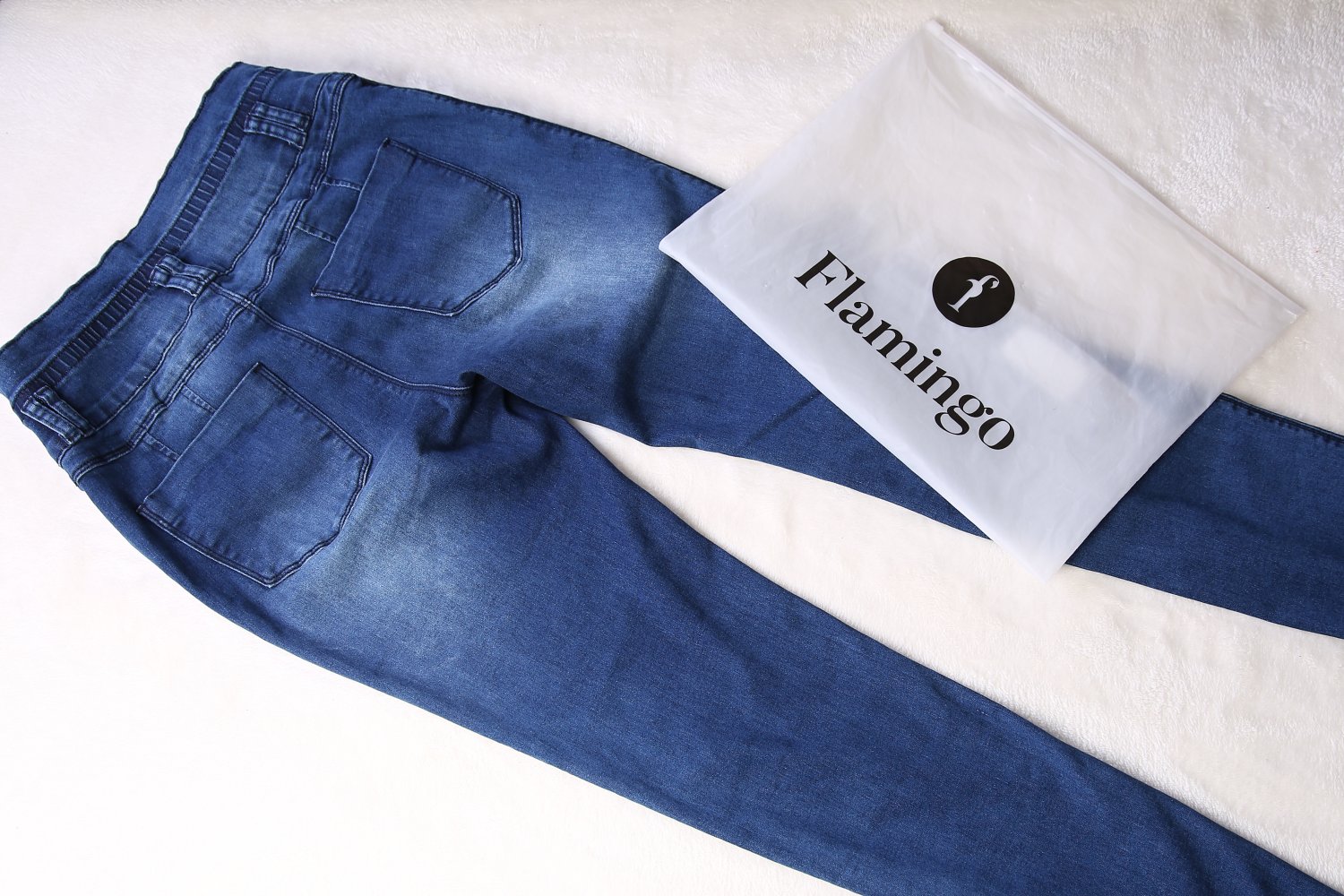 neue Damen-Röhrenjeans