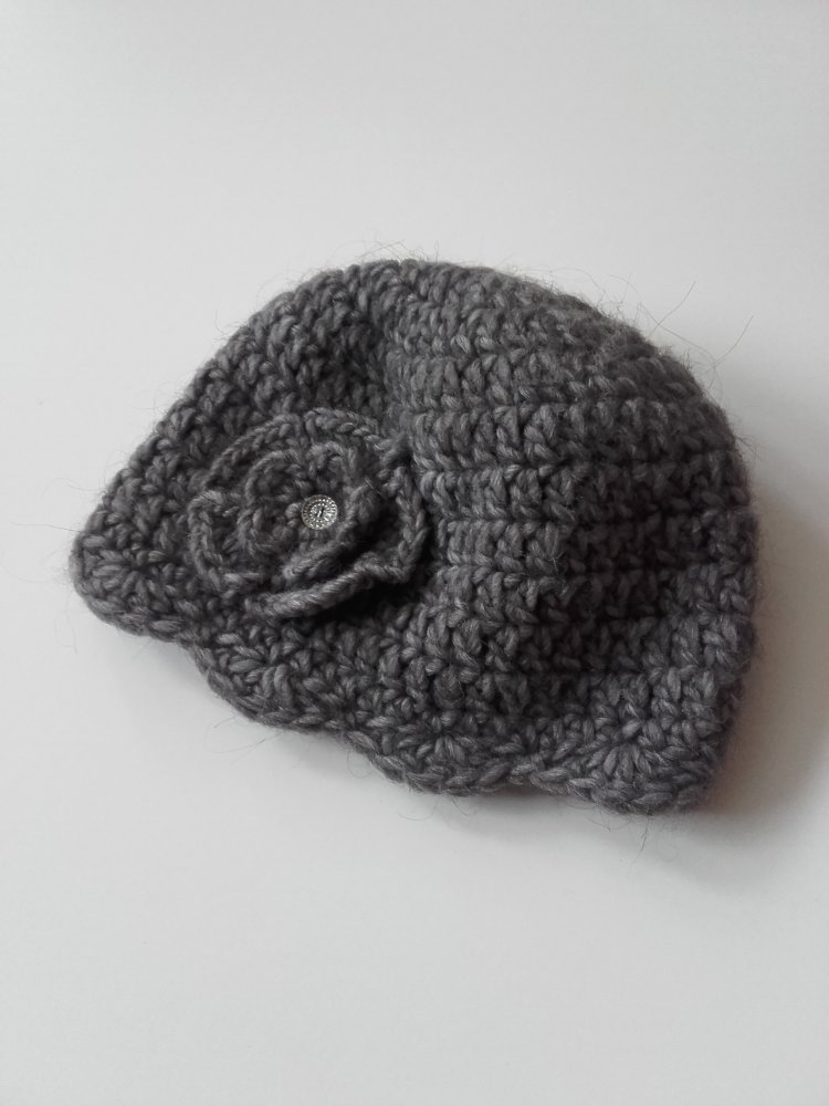 Handgehäkelte Damenmütze