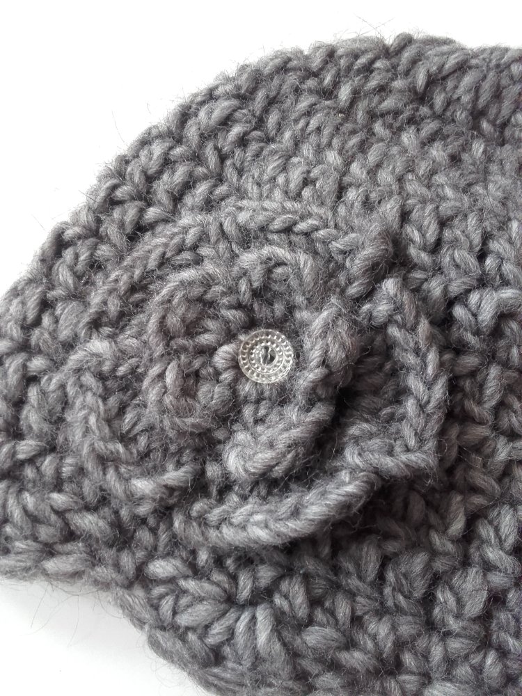 Handgehäkelte Damenmütze