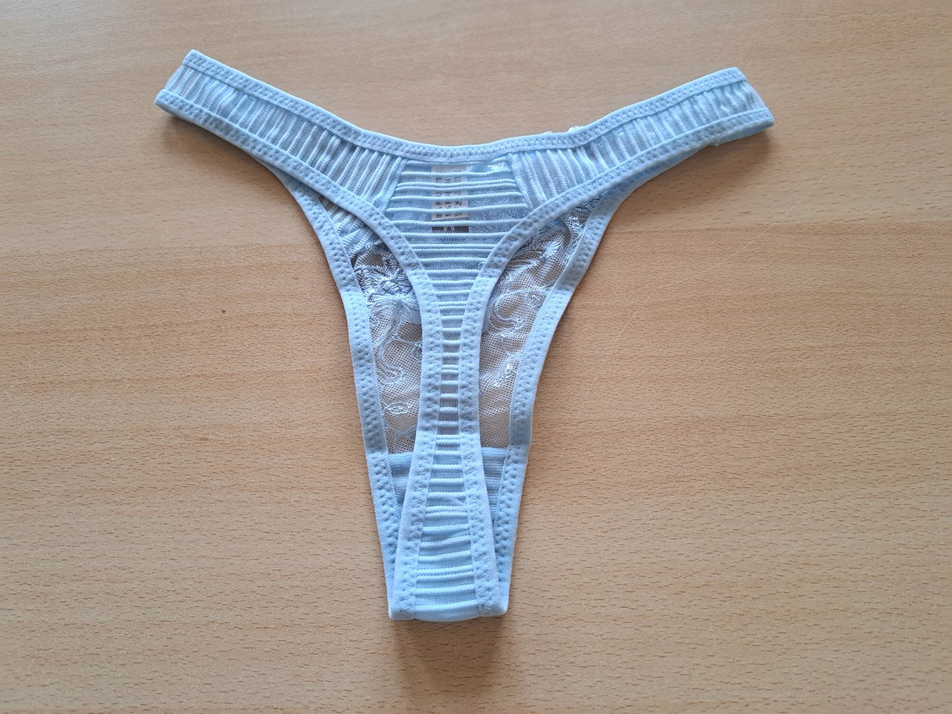 Spitzen Tanga, String, Gr. M, Neu mit Etikett 