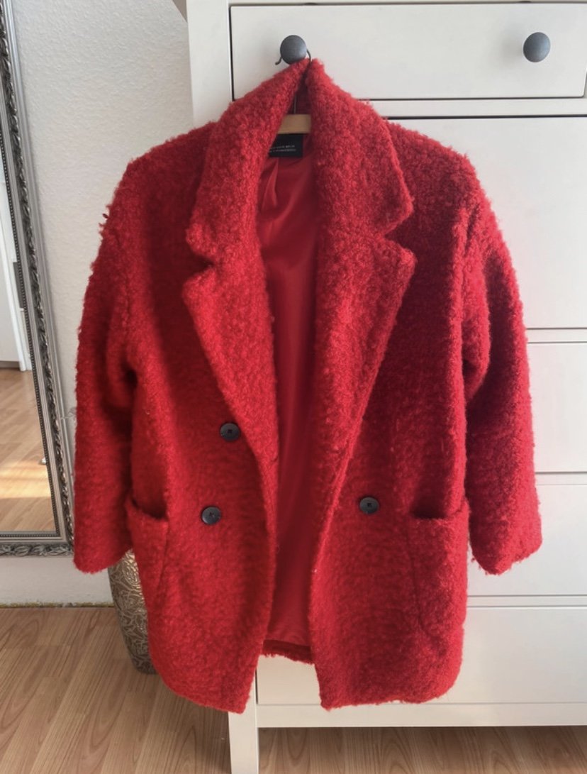 Roter Mantel von Bershka