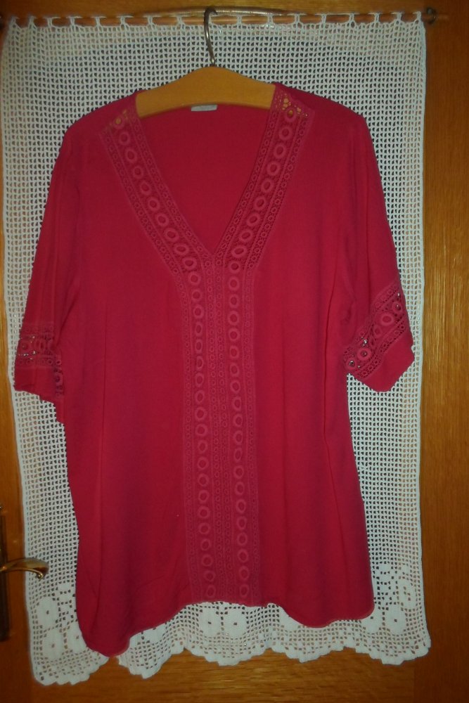 leichte Damen Tunika Gr. 46 48 XL Spitze himbeere rot
