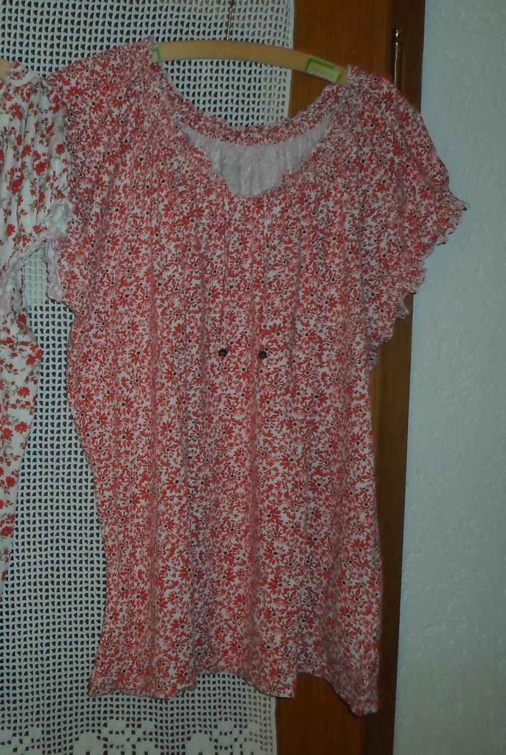 Damen Carmen Shirt Gr. XL 44 46 48 weiß mit roten Blüten