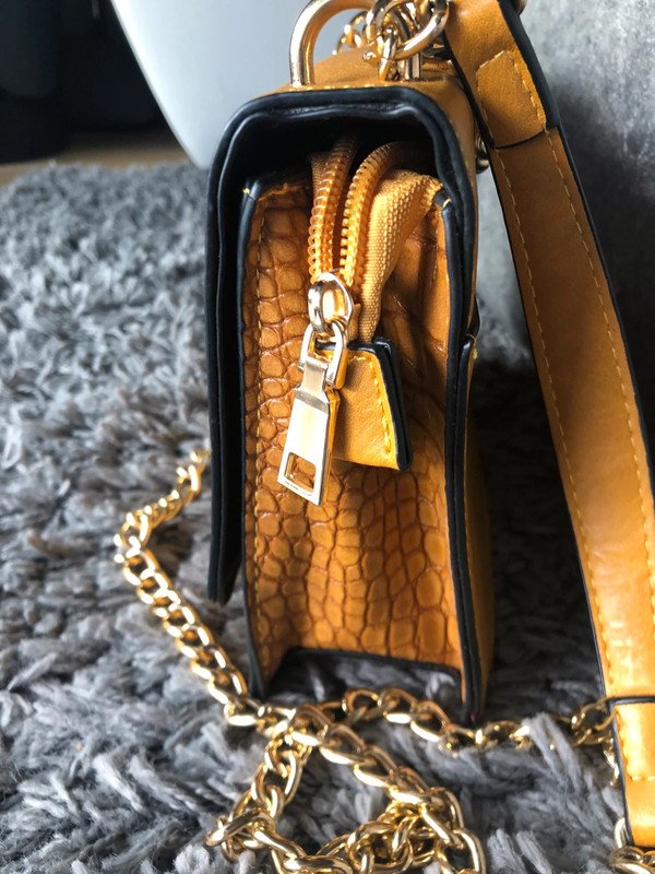 Neue gelbe schicke Tasche zum Umhängen / Umhängetasche Schlangenoptik