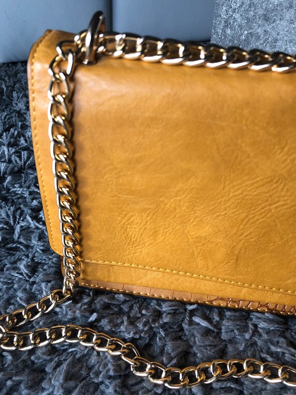 Neue gelbe schicke Tasche zum Umhängen / Umhängetasche Schlangenoptik