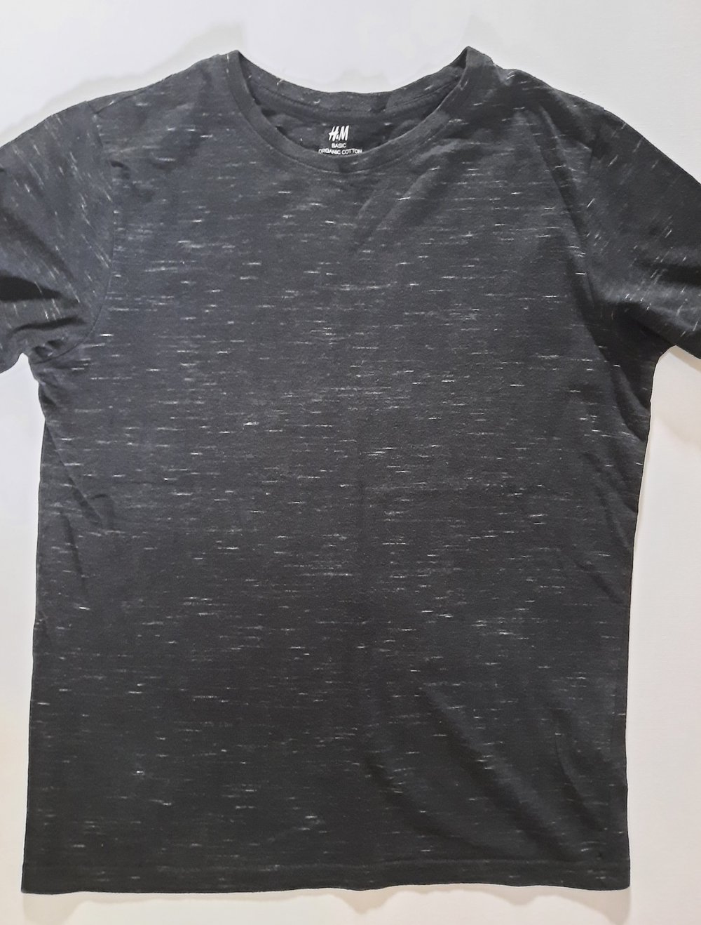 basic dunkel graues shirt