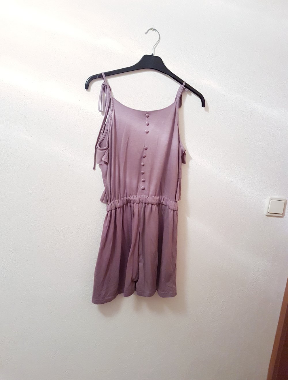 Neuer lila jumpsuite kurz
