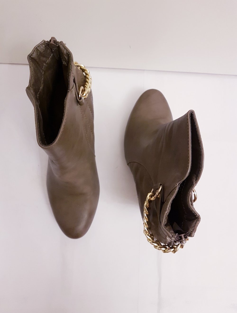 Neue braun gesteppte stiefeletten mit gold kette