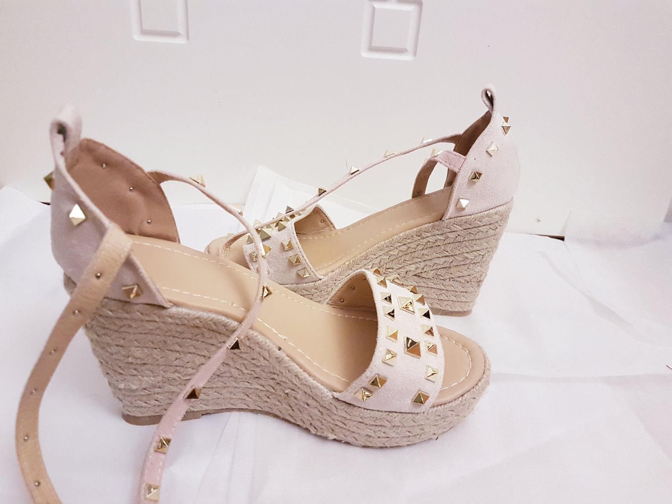 Weges rosa mit Gold Nieten 