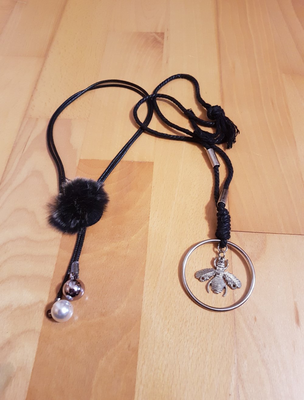 Kette mit nur ne und perle