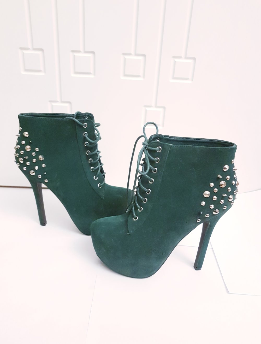 Neue grüne stiefeletten mit Nieten