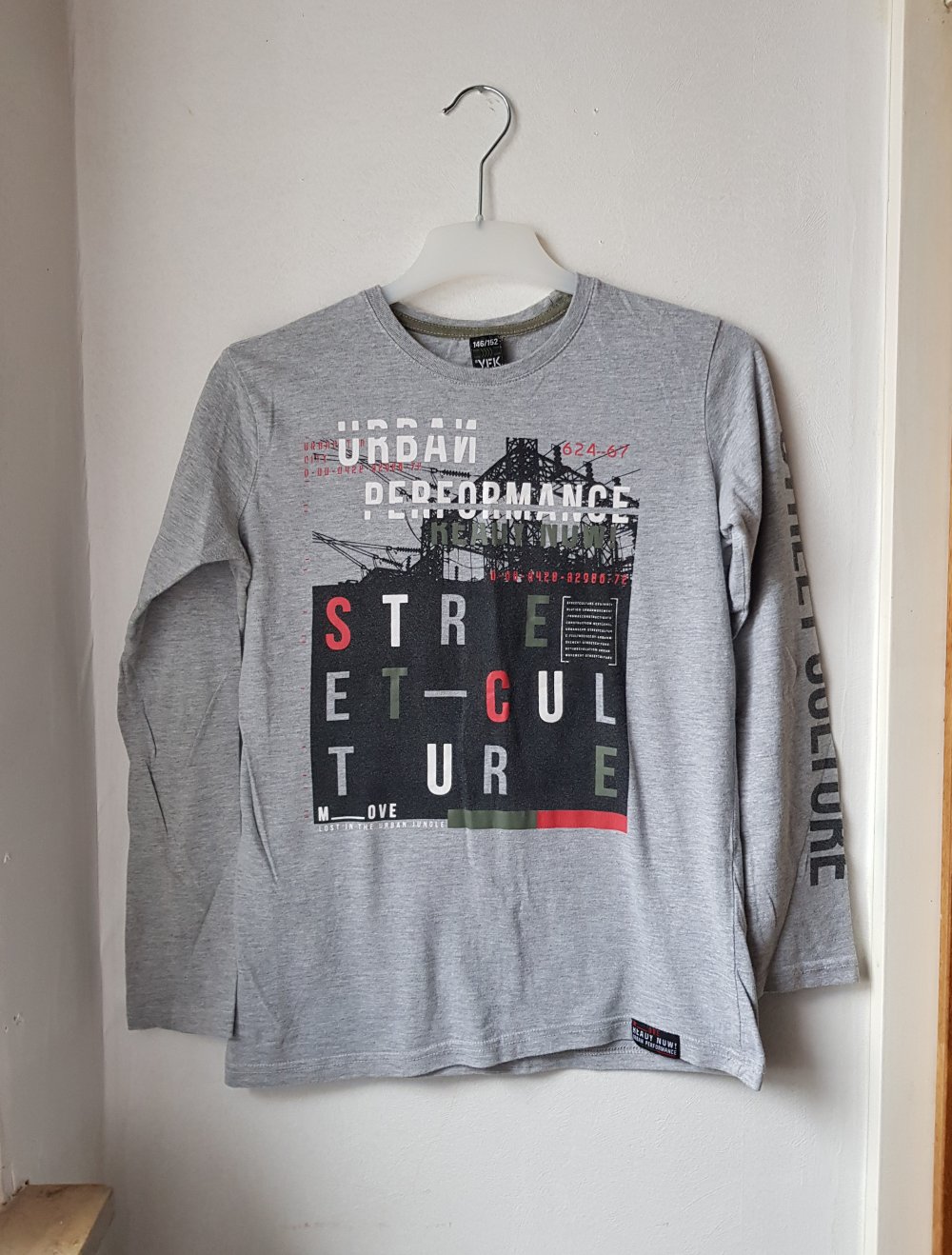 Graues Langarmshirt Gr. 146/152