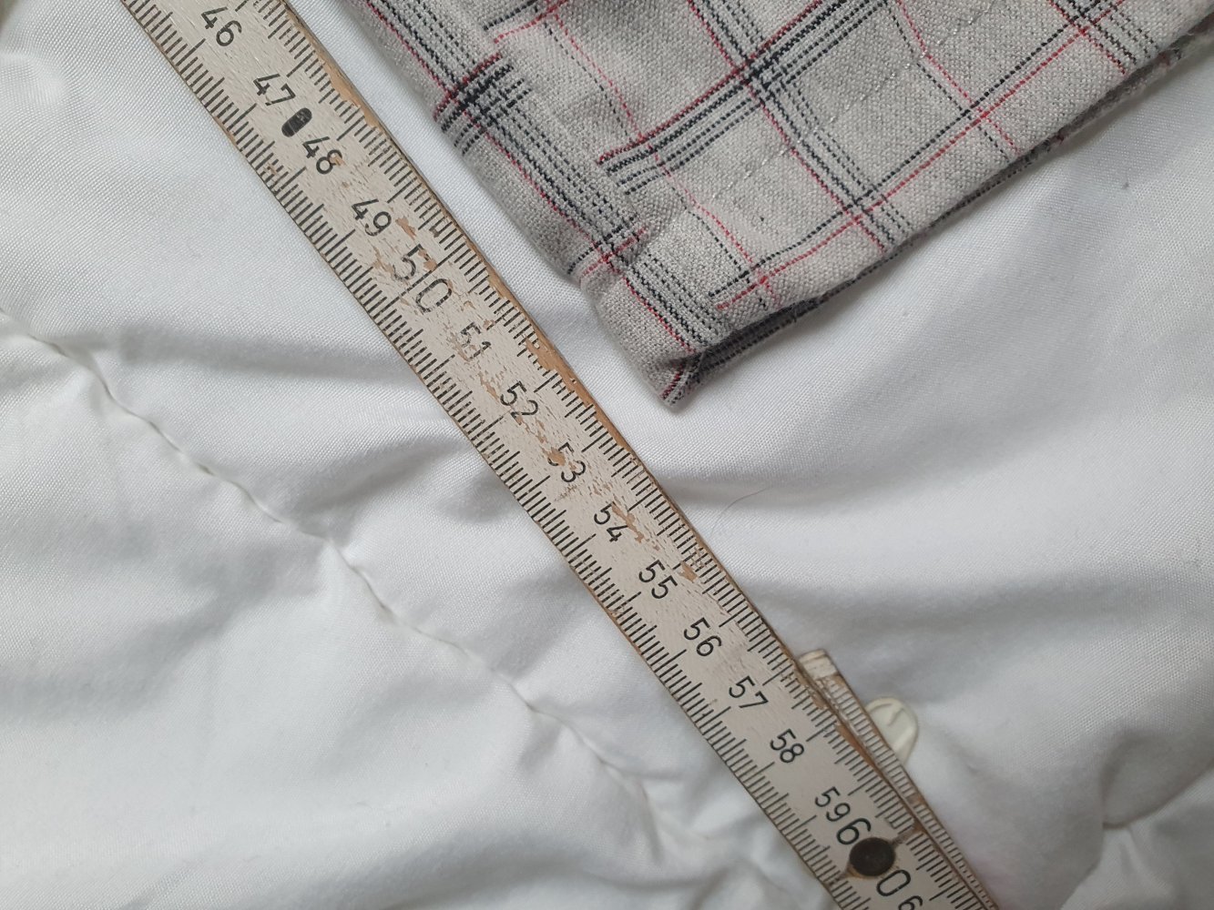 Hurley kurze Hose Shorts in weiß / grau mit rot schwarzen Streifen in Größe 33 NEU