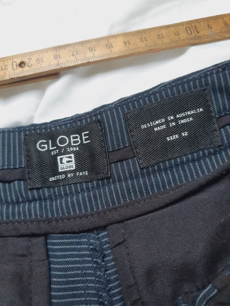 Globe kurze Hose Shorts gestreift in grau Größe 32 
