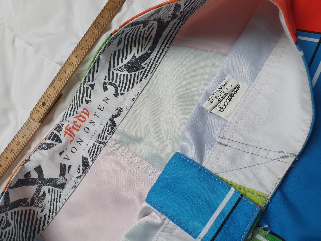 BillaBong kurze Hose in Badehosen Stil bunt in Größe M 