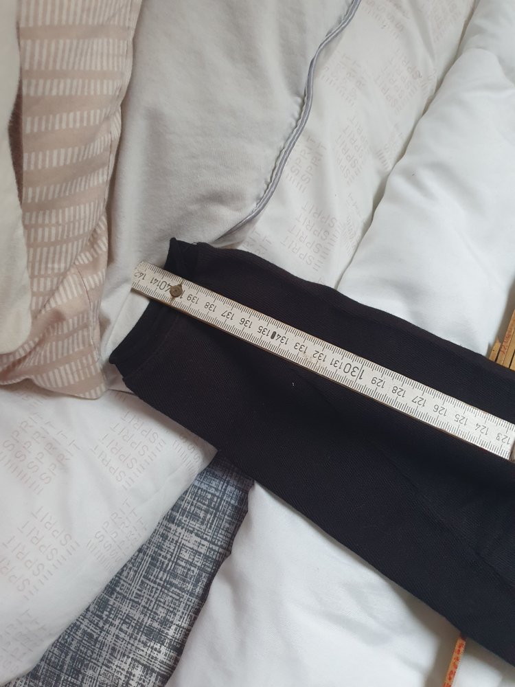 Mottolino Clothing Pullover / langärmliches Shirt in Schwarz mit dem Mottolino Logo auf Brust Merch