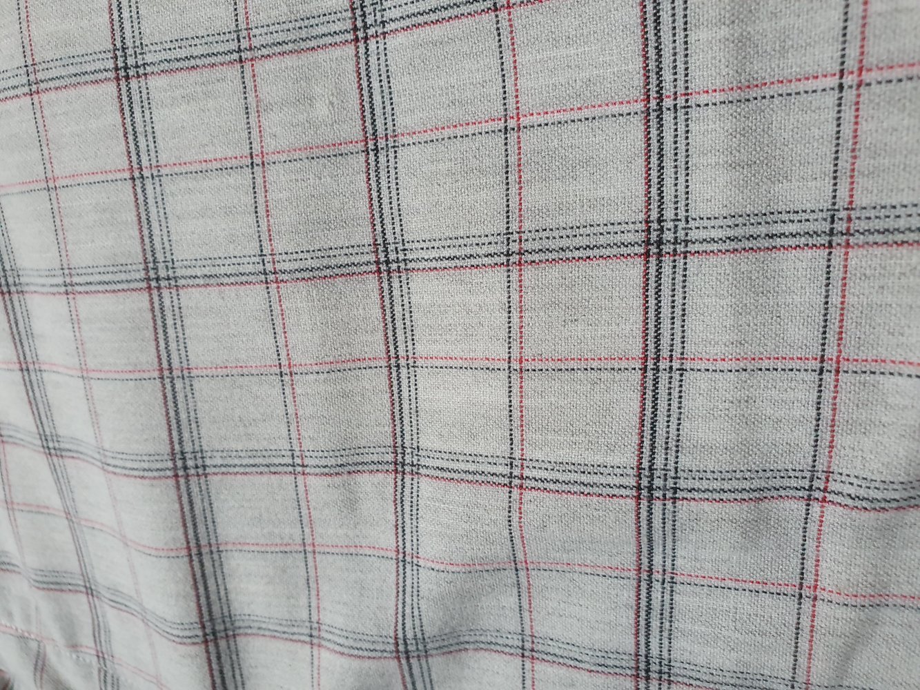 Hurley kurze Hose Shorts in weiß / grau mit rot schwarzen Streifen in Größe 33 NEU