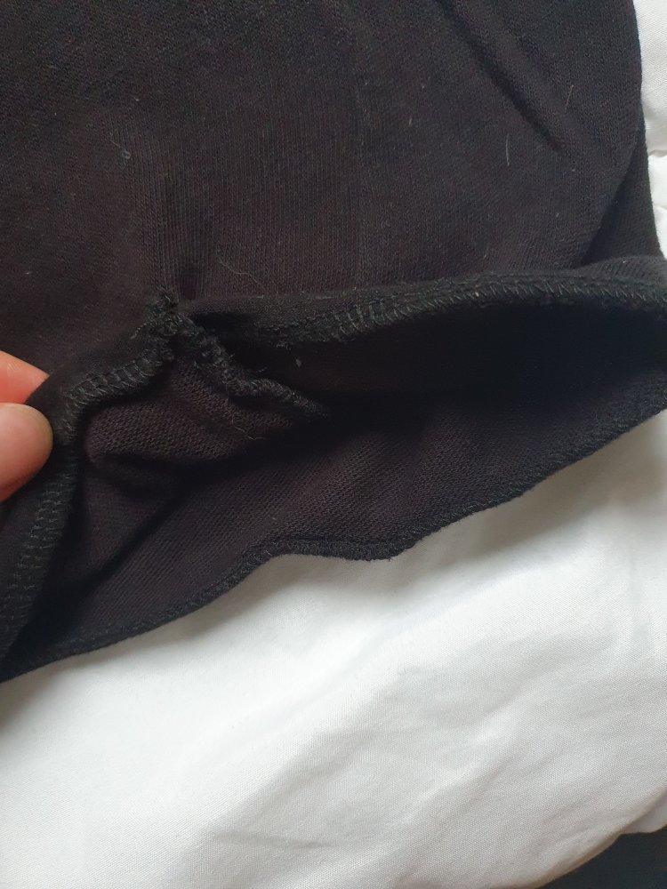 Mottolino Clothing Pullover / langärmliches Shirt in Schwarz mit dem Mottolino Logo auf Brust Merch